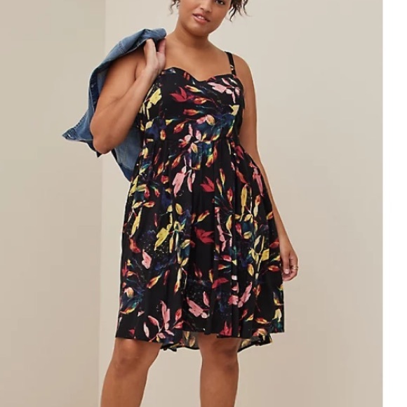 TORRID NWT SMOCKED HI-LOW MINI DRESS - CHALLIS LEAVES BLACK - Picture 2 of 7